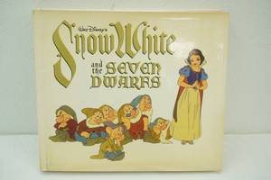 Vintage Hardcover Studio Book edition of Walt Disneys Snow White and the Seven Dwarfs. Published in 1979