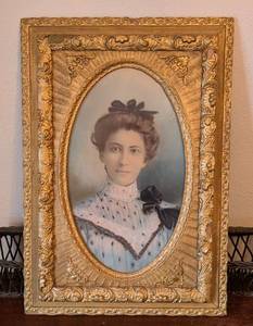 ULL - Antique Victorian Portrait in Ornate Gilt Frame