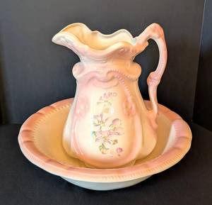 ULL - Vintage Washbasin and Pitcher Set