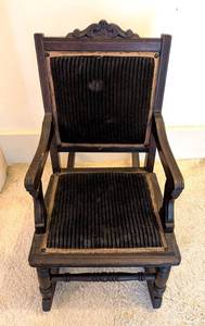 ULL - Antique Childrens Rocker