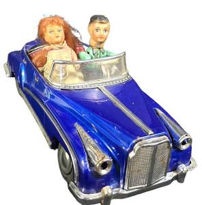 LL-L - Vintage Photoing on Car Tin Convertible Toy With 2 Figures