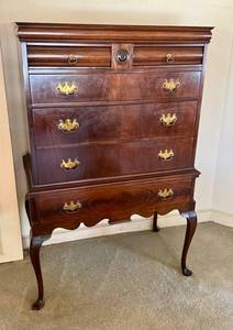 DR - Vintage Queen Anne Chest of Drawers - Light Wear