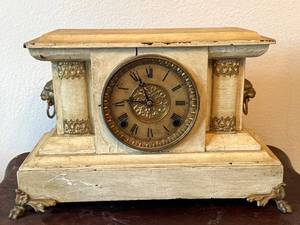 ULR - Antique Mantle Clock