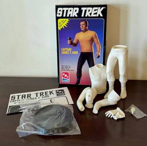 DR - Vintage AMT Ertl Star Trek Captain James T. Kirk Vinyl Model Kit