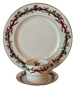 K - Royal Worcester Holly Ribbons 3 Piece Dinner Set