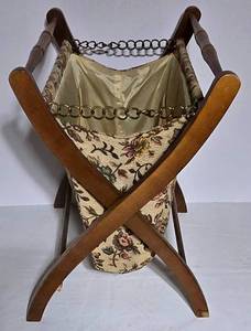 LL-ST1 - Folding Knitting & Sewing Bag With Wooden Stand