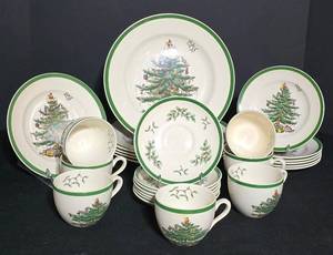 LL-L - Spode Christmas Tree Dinnerware Service (Lot of 26)