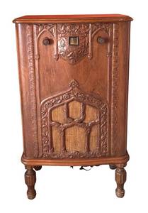 D - RCA Radiola 4 Console Radio Cabinet