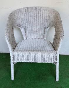FP - Vintage White Wicker Chair