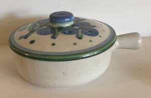BR1 - Vintage MA Hadley Blueberry Bouquet Covered Casserole Dish