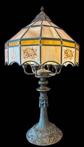 ULR - Vintage Stained Glass Table Lamp