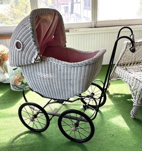 UP1 - Antique Lloyd Loom Wicker Baby Carriage