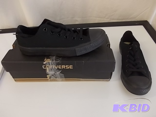 lot 24 image: Unisex Converse