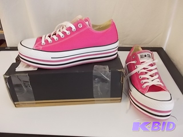 lot 30 image: Unisex Converse