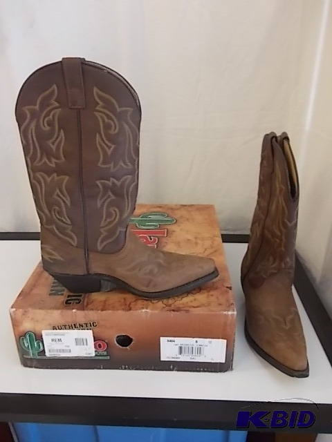 lot 31 image: Womens Laredo Boot