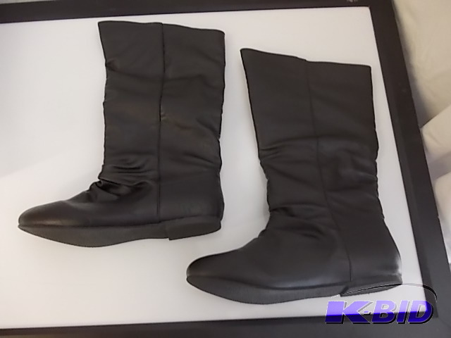 lot 38 image: Womens Vamp Boot