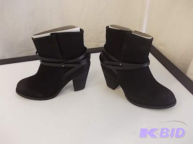 lot 40 image: Womens Ankle Boot