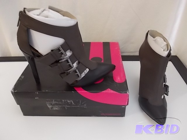 lot 98 image: Womens Michael Antonio