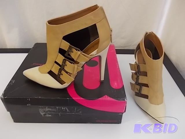 lot 99 image: Womens Michael Antonio