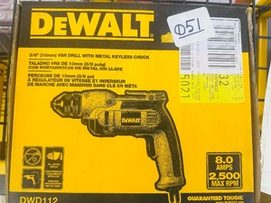 NEW - DEWALT 38 CORDED VSR DRILL  w Keyless Chuck  - DWD112