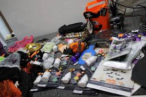 Huge lot of halloween decorations, ...