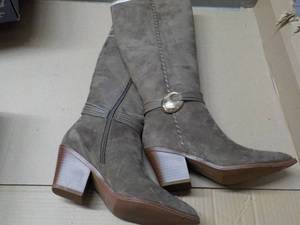 Universal Thread size 7.5 Suede Boo...