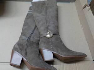 Universal Thread size 8 Suede Boots...