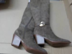 Universal Thread size 8 Suede Boots...