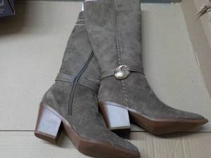 Universal Thread size 8 Suede Boots...