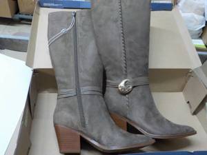 Universal Thread size 8.5 Suede Boo...