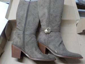 Universal Thread size 11 Suede Boot...