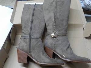 Universal Thread size 11 Suede Boot...