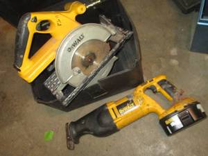 18v Cordless Dewalt circular saw an...