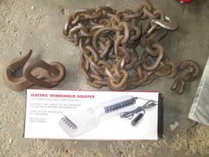 Heavy duty chain with hook ends plu...