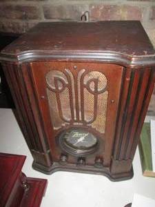 Vintage style Zenith countertop AM...