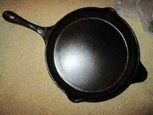 Chefmate cast itlron frying pan...