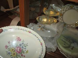 Hand painted Fenton glass plate wit...