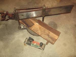 Vintage Miter box saw and accessori...