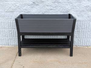 KETER DARWIN 29GAL RAISED GARDEN BEDSELF WATERING PLANTER BOX