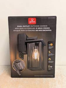 GLOBE DUAL-OUTLET OUTDOOR SCONCE