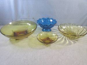 (CS) Vintage Colored Glass Bowls...