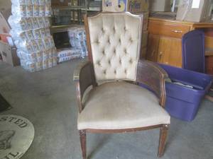 (BR1) Vintage Mid-Century Tuffed wi...