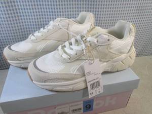 (CS) Pair of Womens Reebok Chaos S...
