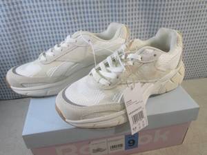(CS) Pair of Womens Reebok Chaos S...