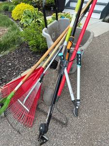 Suncast Multi-Purpose Cart With Fiskars Lopper & Assorted Garden Tools