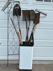 Outdoor Trash Can, Trellis & Garden Tools Mixed Lot