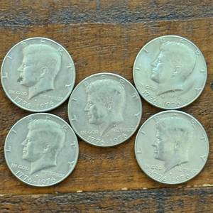 (5) Group of Five 1776-1976 Kennedy Bicentennial Half Dollars