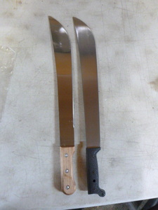 2 Machetes