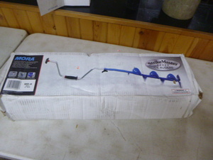 Strike Master Hand Ice Auger