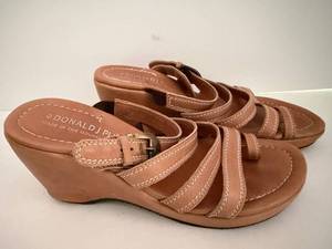 Donald J Pliner Wedge Sandals Size 7.5 N
